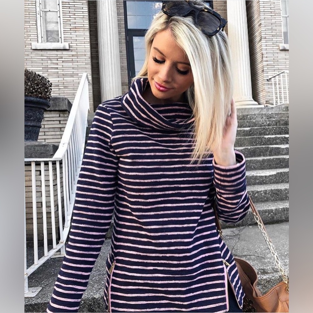 🩷Sail to Sable Navy and Pink Striped Turtleneck